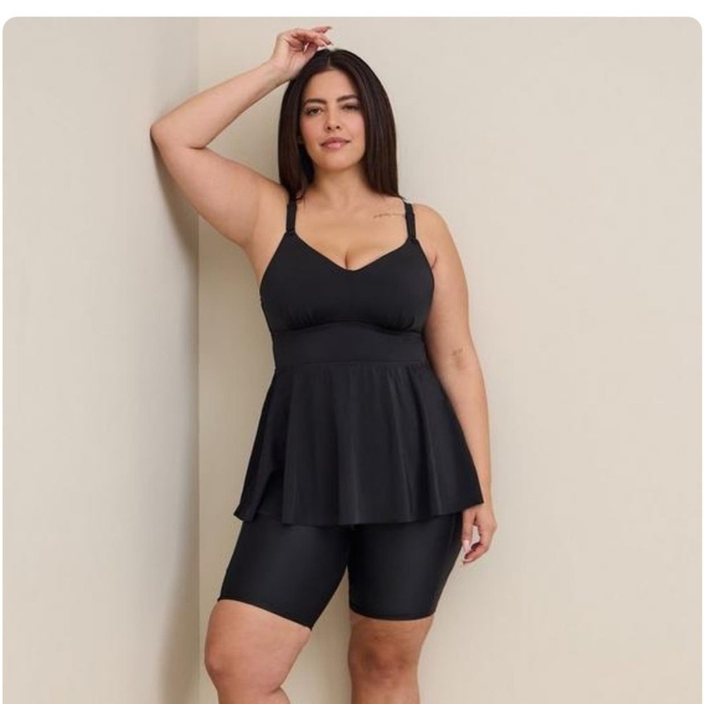 New! Torrid sz 3 Wireless Racer‎ Back Tankini Swim Bathing Suit Top 3X